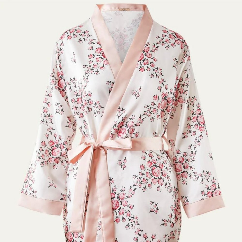 Allie Robe in White Floral - Morgan Lane x FabFitFun